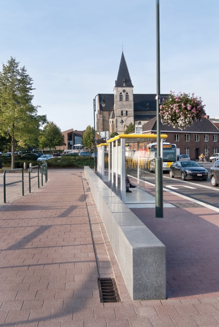 Arrêt de bus aux abords d'école Opglabbeek